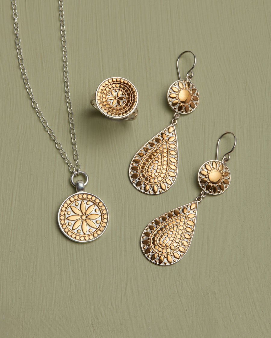 Classic Round Flower Necklace